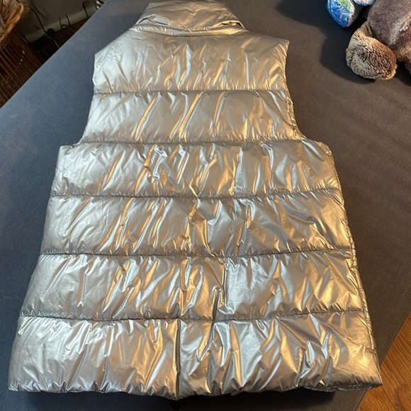 Gorgeous NWT Calvin Klein performance metallic silver puffer vest CUTE S 💋 - Picture 8 of 8